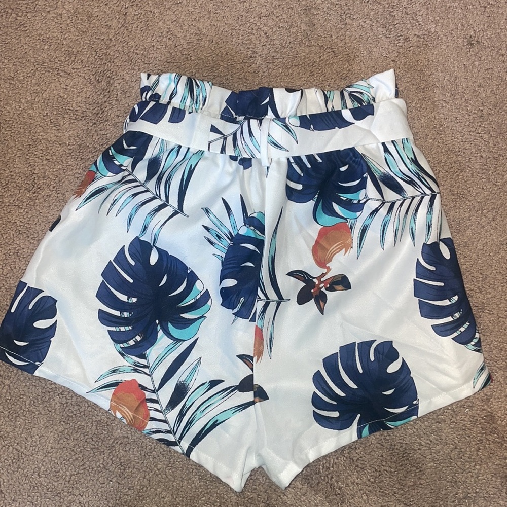 Shorts - Picture 2 of 3